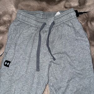 Gray underarmor sweats